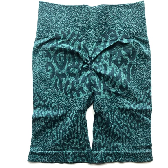 Gymshark S/M Adapt Animal Cycling Shorts & Seamless Crop Tank Top Set - Picture 7 of 7